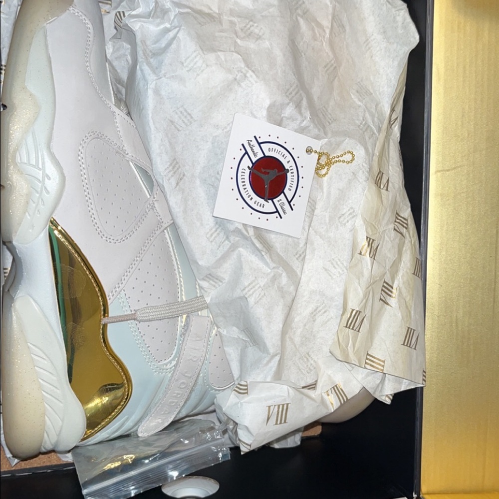 COPY - Jordan 8 champagne size 9.5. Original box/paper/tag and confetti